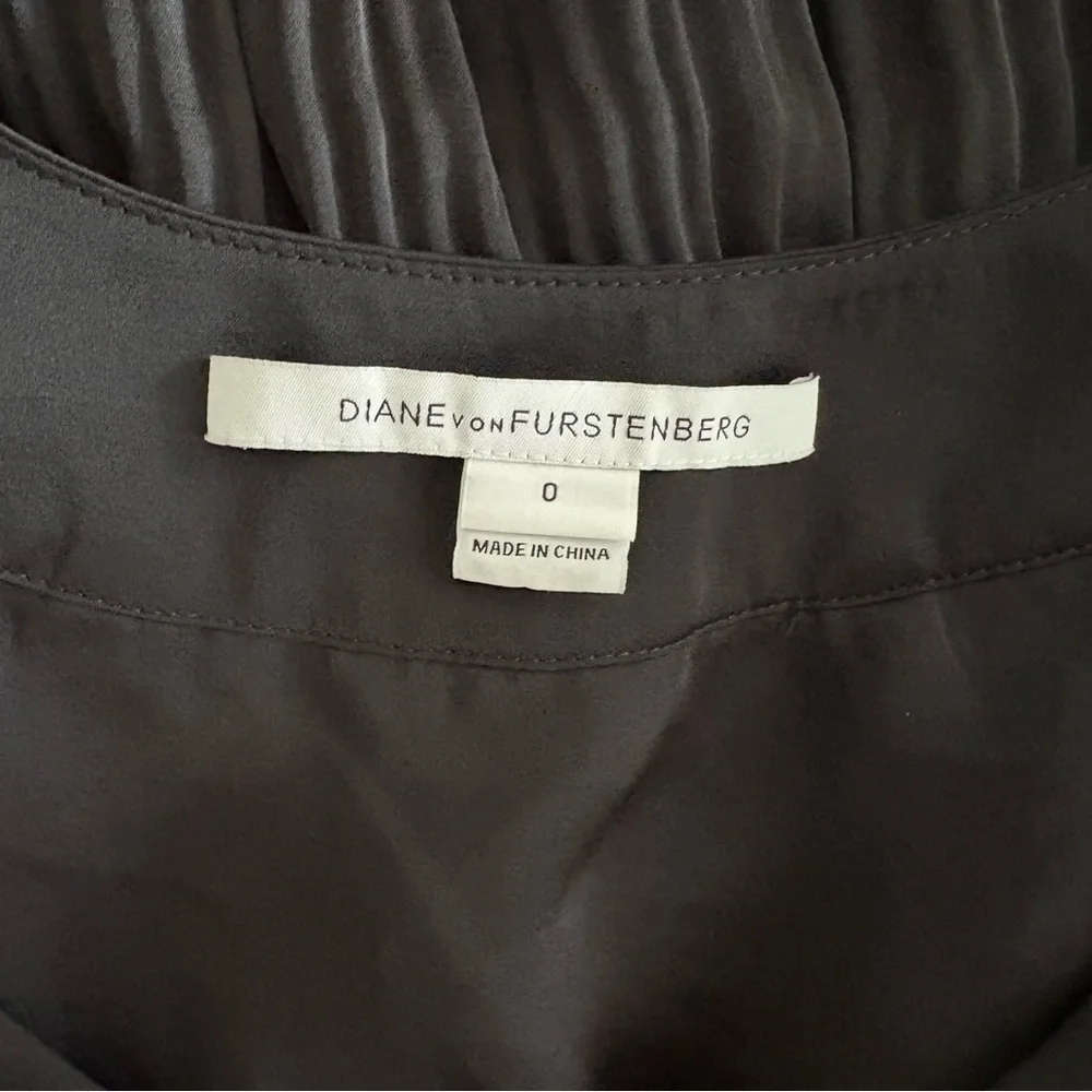 EUC Vintage Diane Von Furstenberg Black Pleated Mini Wills Dress Size 0 - Picture 4 of 12